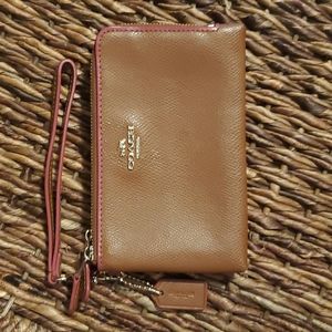 $2️⃣0️⃣Authentic Coach leather wristlet